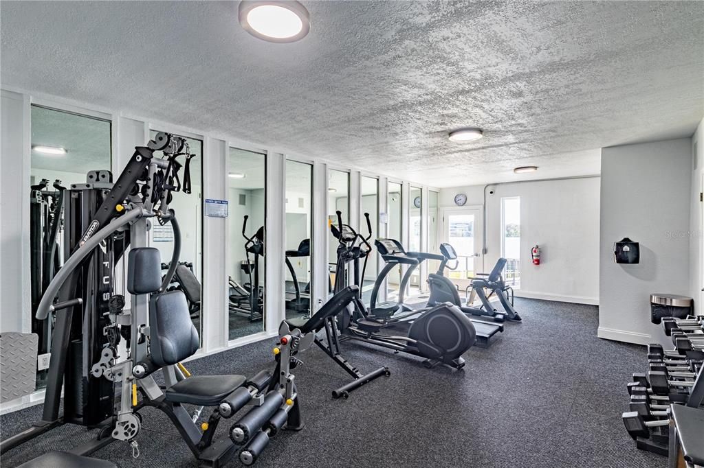 For Sale: $145,000 (2 beds, 2 baths, 897 Square Feet)