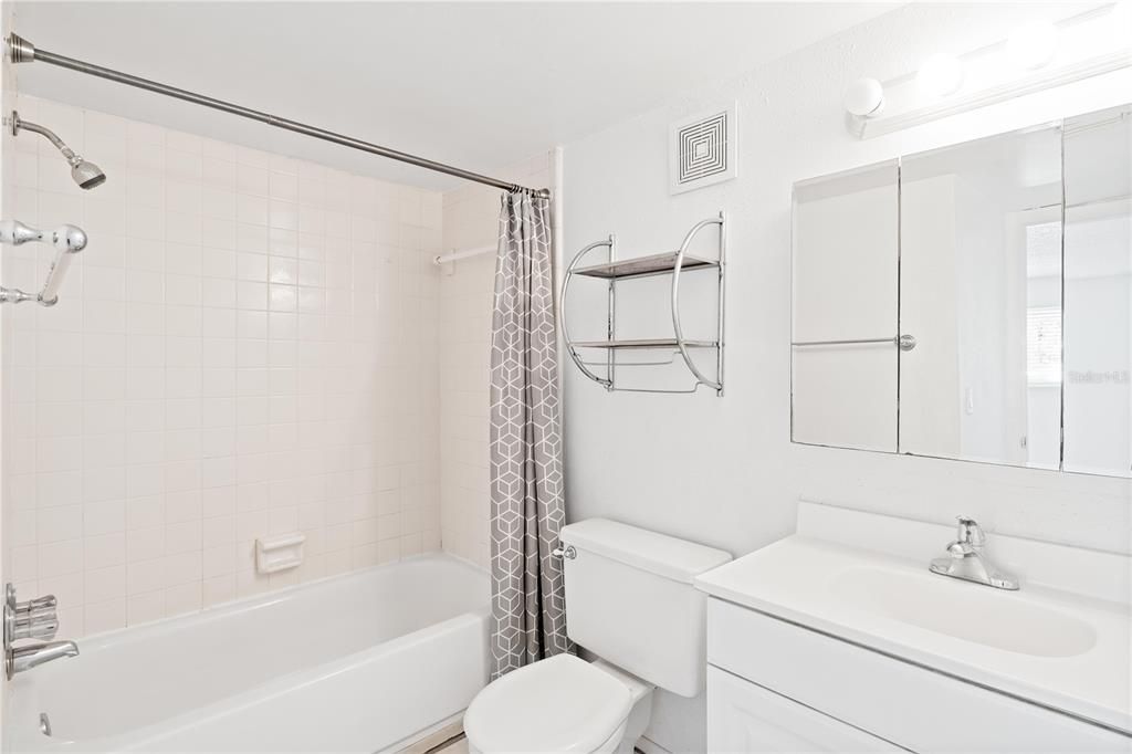 For Sale: $145,000 (2 beds, 2 baths, 897 Square Feet)