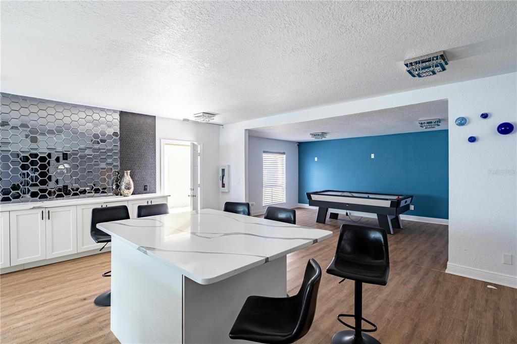 For Sale: $145,000 (2 beds, 2 baths, 897 Square Feet)