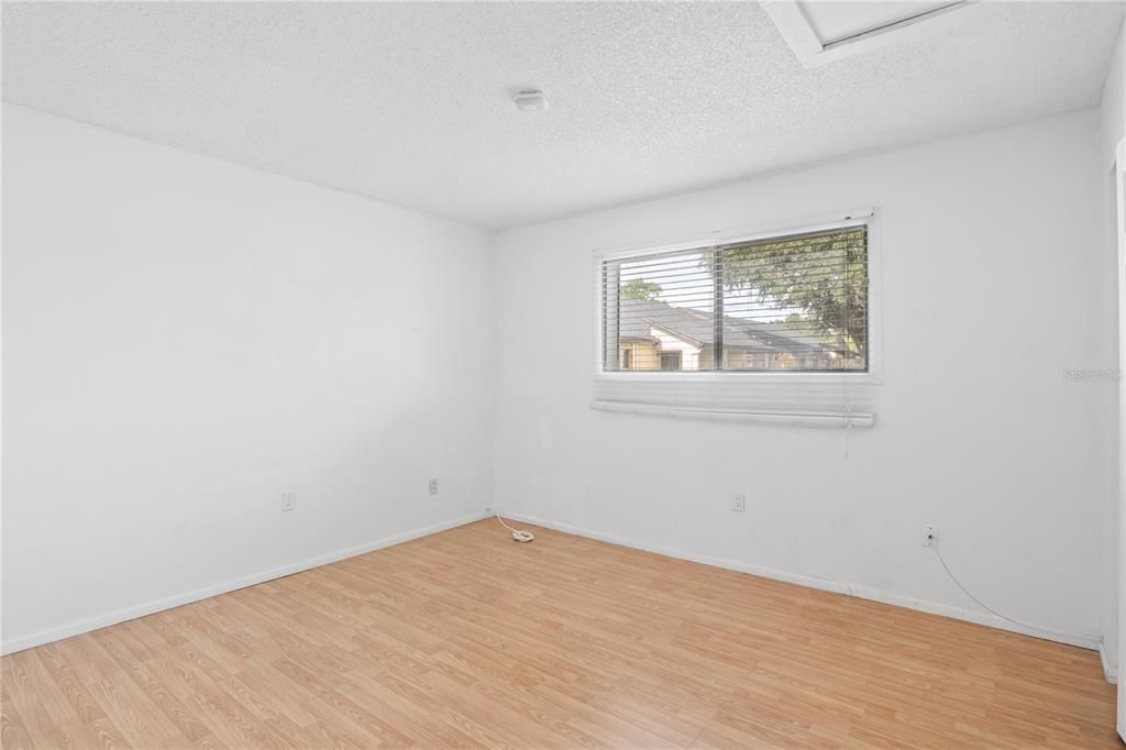 For Sale: $145,000 (2 beds, 2 baths, 897 Square Feet)