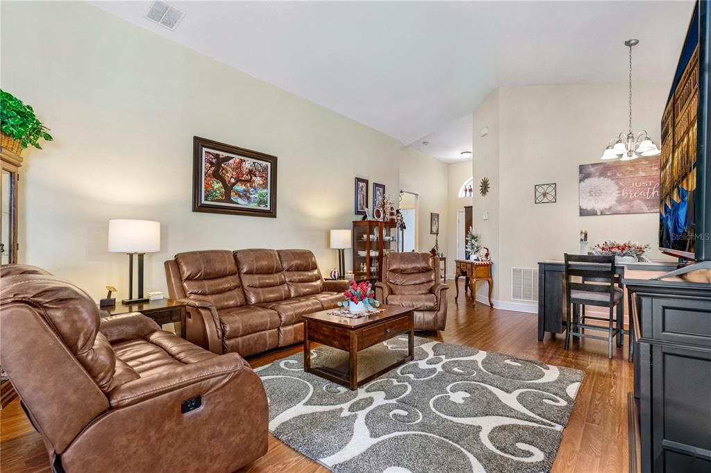 На продажу: $405,000 (3 спален, 2 ванн, 1590 Квадратных фут)