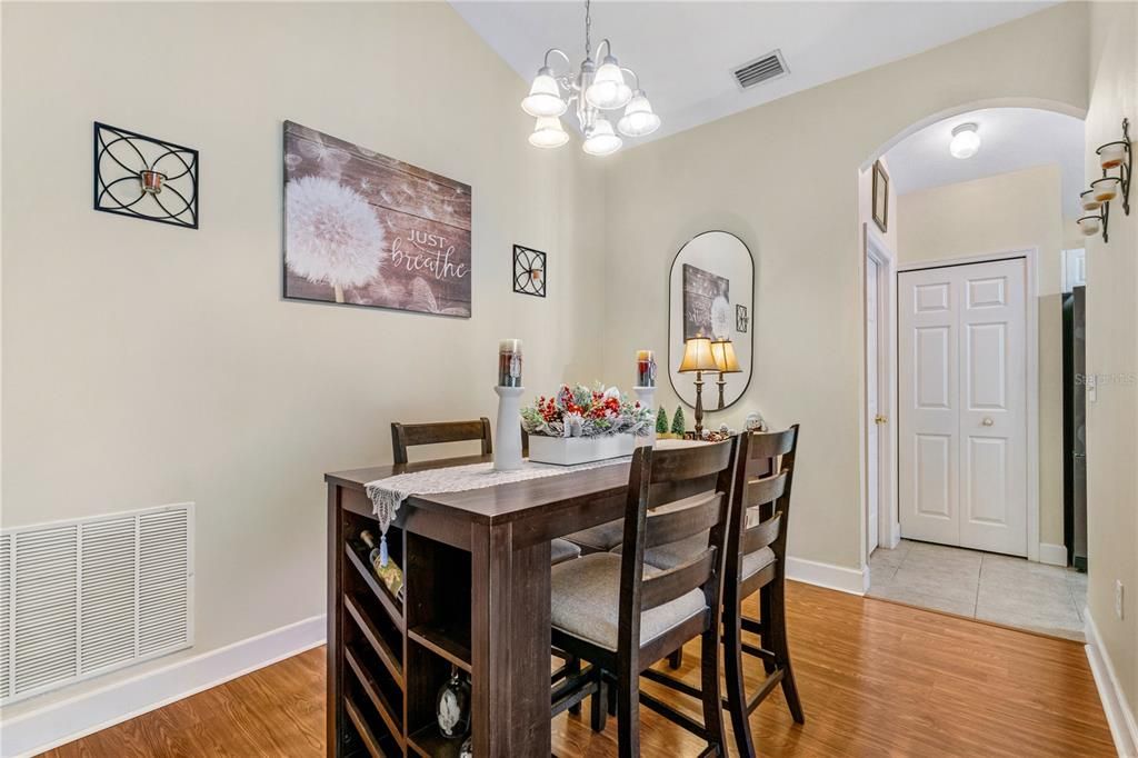 На продажу: $405,000 (3 спален, 2 ванн, 1590 Квадратных фут)