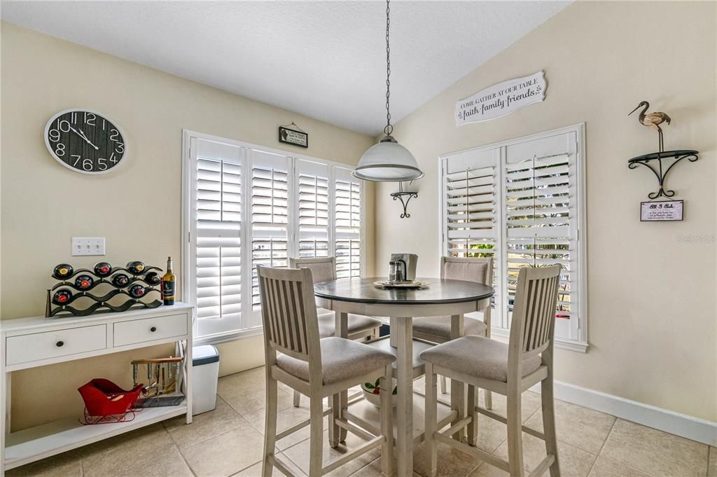 На продажу: $405,000 (3 спален, 2 ванн, 1590 Квадратных фут)