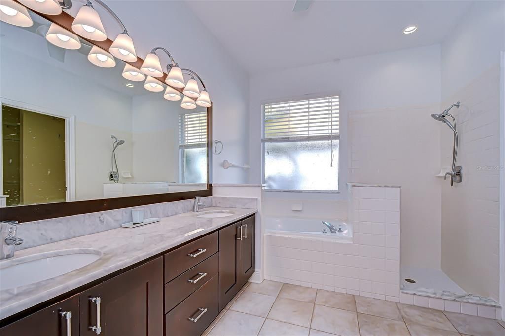 待售: $475,000 (3 贝兹, 2 浴室, 1669 平方英尺)