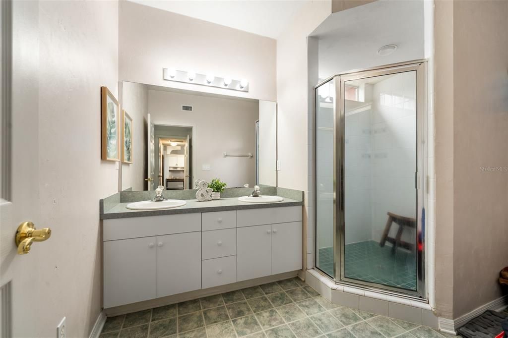 En Venta: $235,000 (2 camas, 2 baños, 1200 Pies cuadrados)