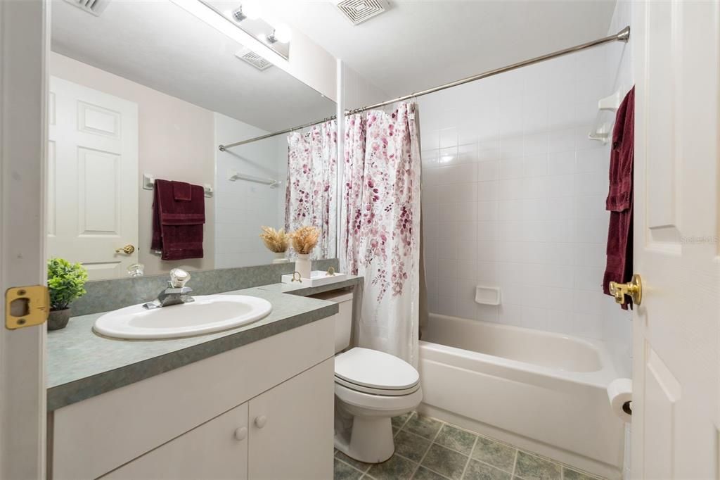 En Venta: $235,000 (2 camas, 2 baños, 1200 Pies cuadrados)