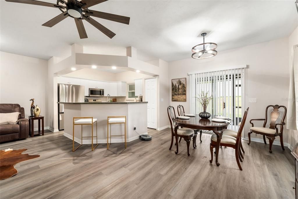 En Venta: $235,000 (2 camas, 2 baños, 1200 Pies cuadrados)