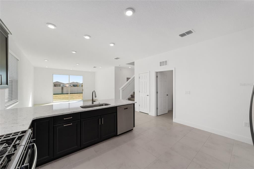 En Venta: $422,725 (4 camas, 2 baños, 2420 Pies cuadrados)