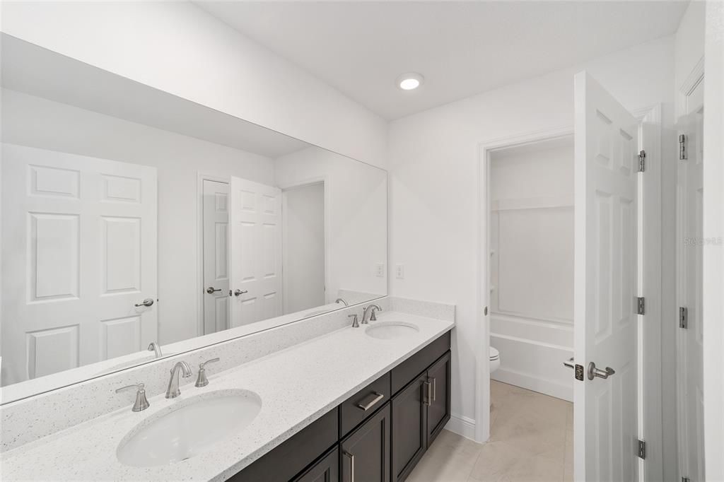 En Venta: $422,725 (4 camas, 2 baños, 2420 Pies cuadrados)