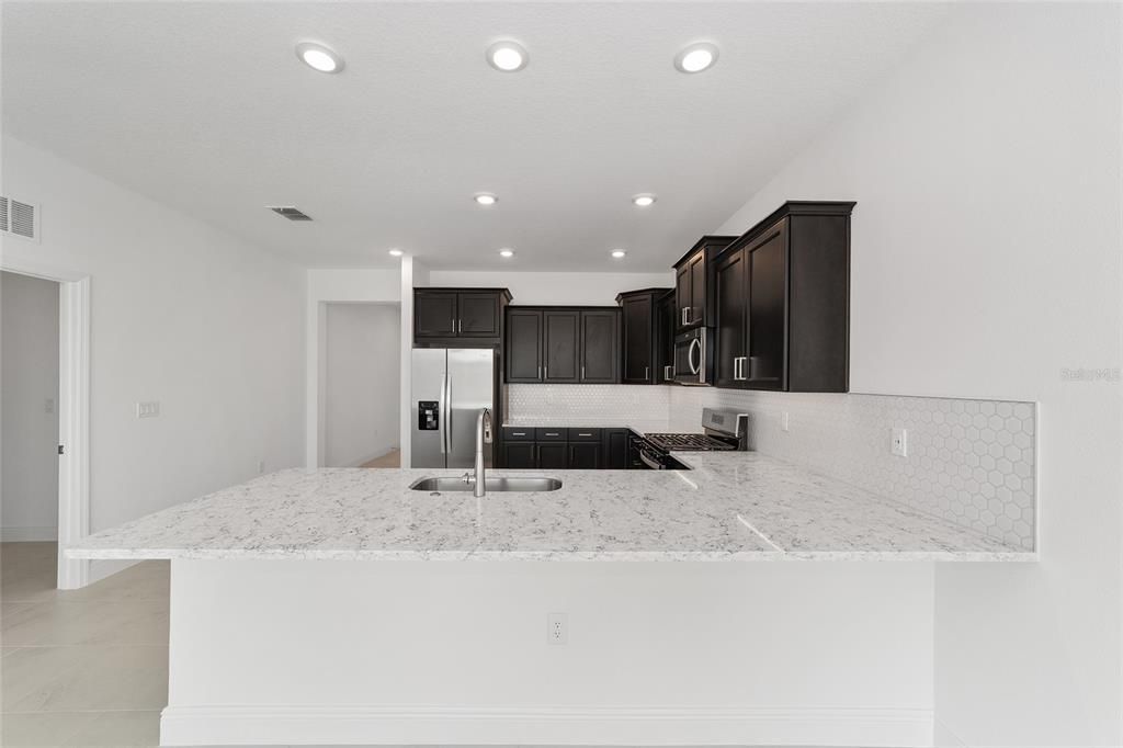 En Venta: $422,725 (4 camas, 2 baños, 2420 Pies cuadrados)