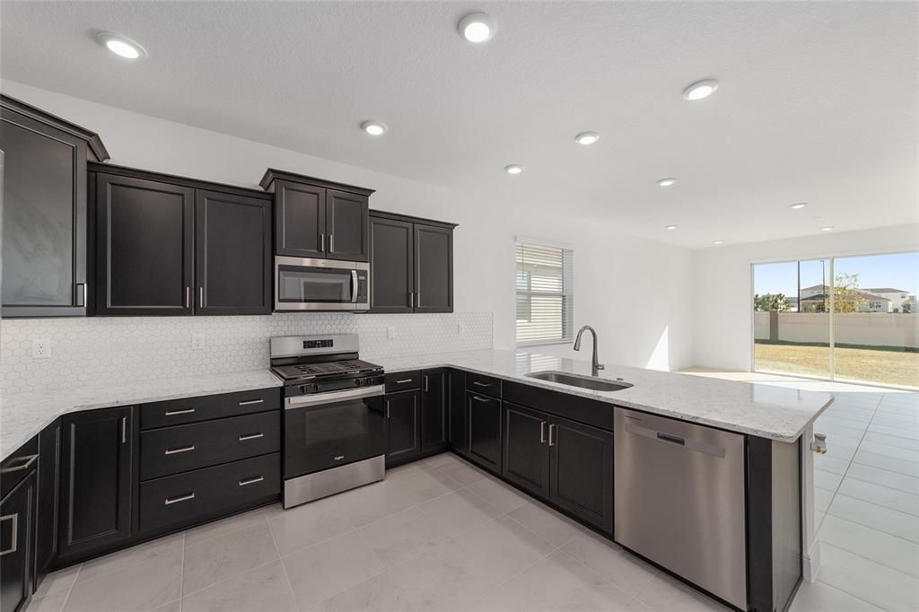 En Venta: $422,725 (4 camas, 2 baños, 2420 Pies cuadrados)