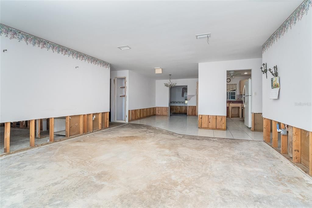 待售: $250,000 (3 贝兹, 2 浴室, 1954 平方英尺)