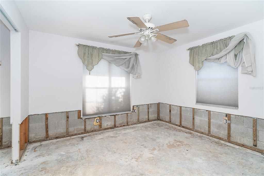 待售: $250,000 (3 贝兹, 2 浴室, 1954 平方英尺)