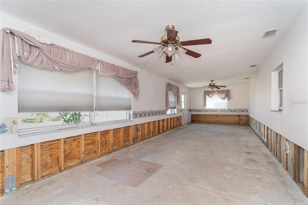 待售: $250,000 (3 贝兹, 2 浴室, 1954 平方英尺)