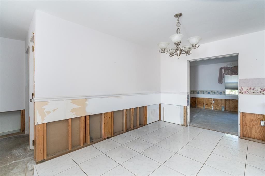 待售: $250,000 (3 贝兹, 2 浴室, 1954 平方英尺)