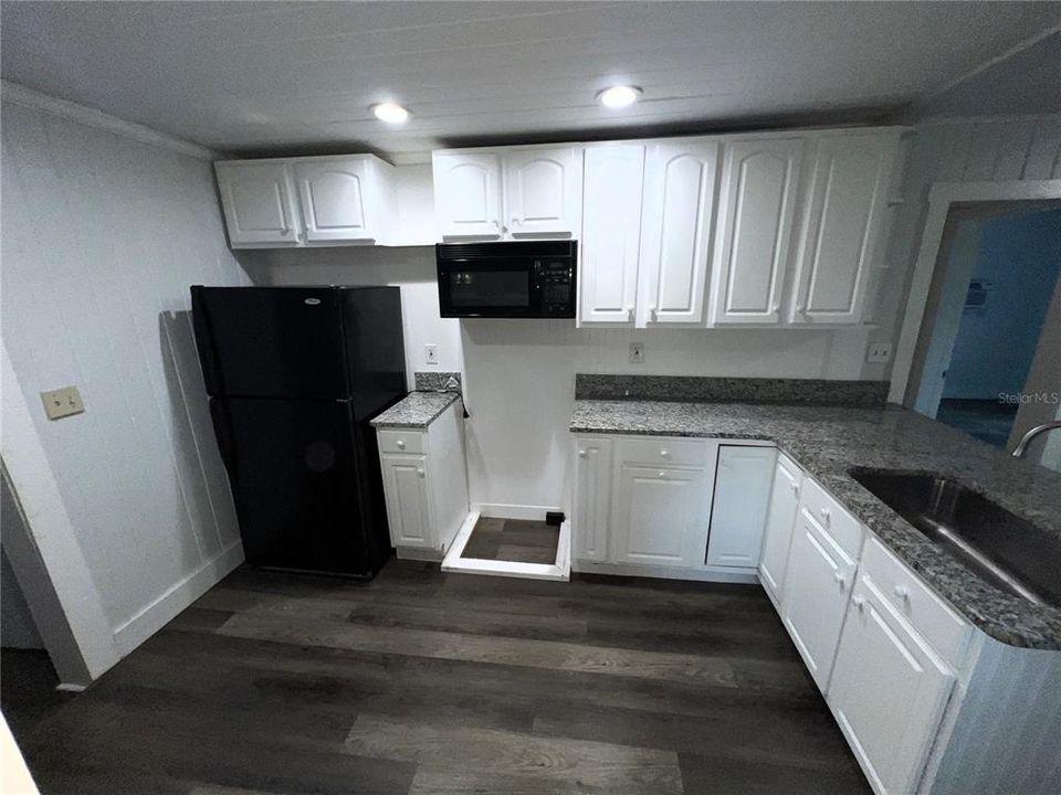 На продажу: $189,000 (3 спален, 1 ванн, 624 Квадратных фут)