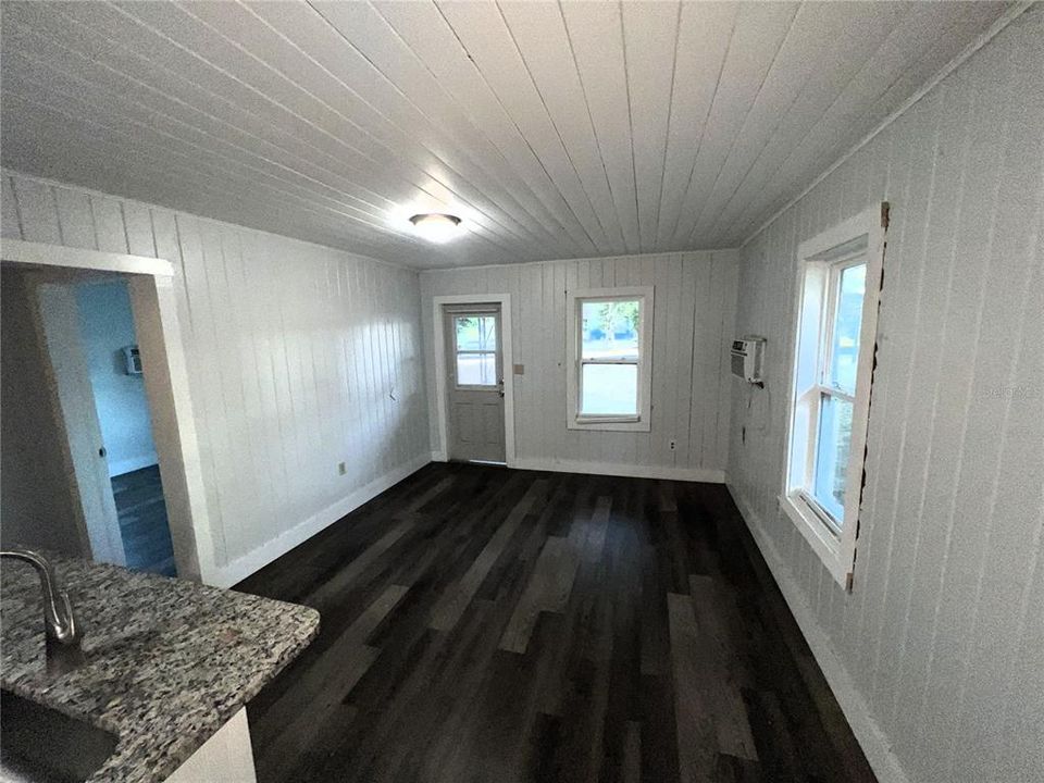 На продажу: $189,000 (3 спален, 1 ванн, 624 Квадратных фут)