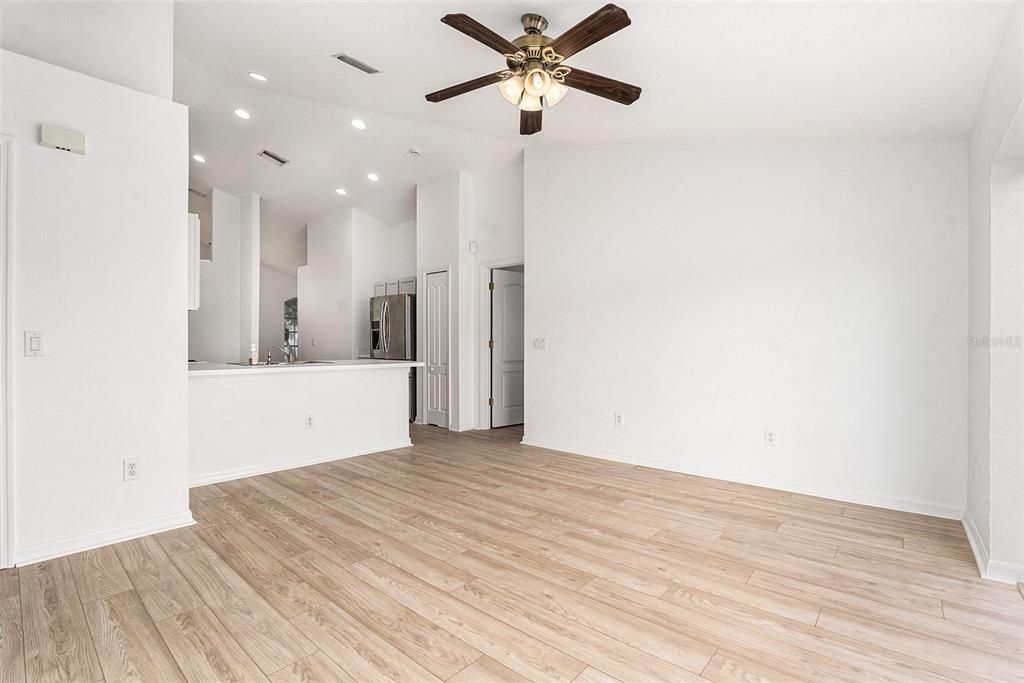 На продажу: $315,000 (3 спален, 2 ванн, 1440 Квадратных фут)