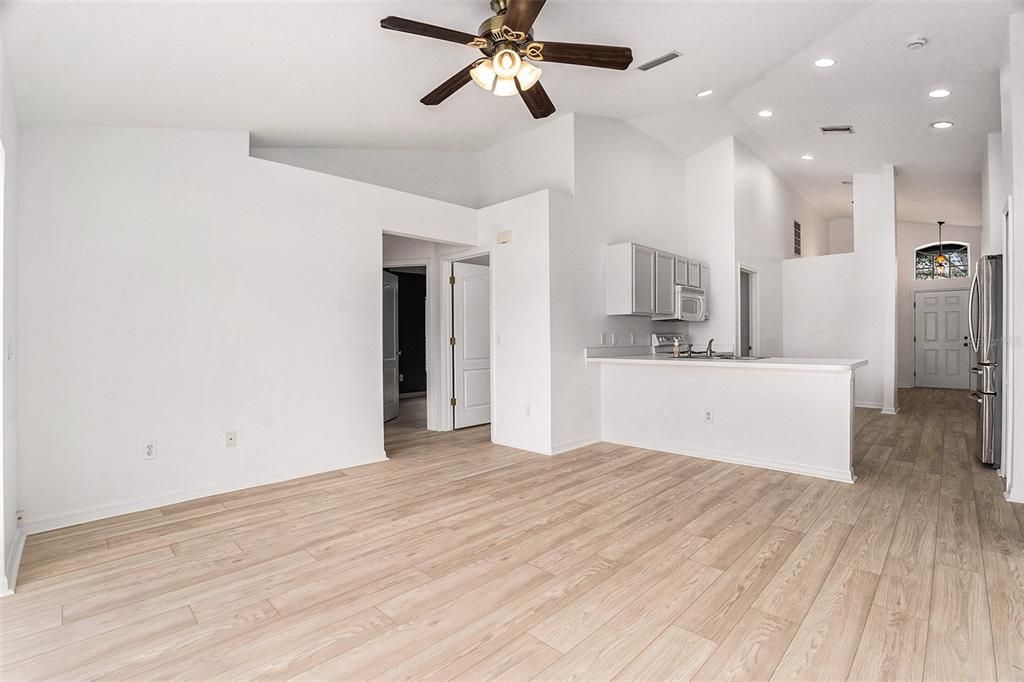 На продажу: $315,000 (3 спален, 2 ванн, 1440 Квадратных фут)