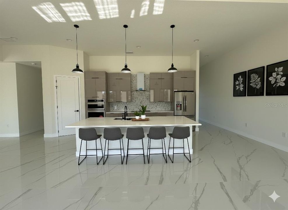 待售: $435,000 (4 贝兹, 3 浴室, 2153 平方英尺)