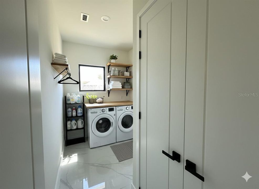 待售: $435,000 (4 贝兹, 3 浴室, 2153 平方英尺)