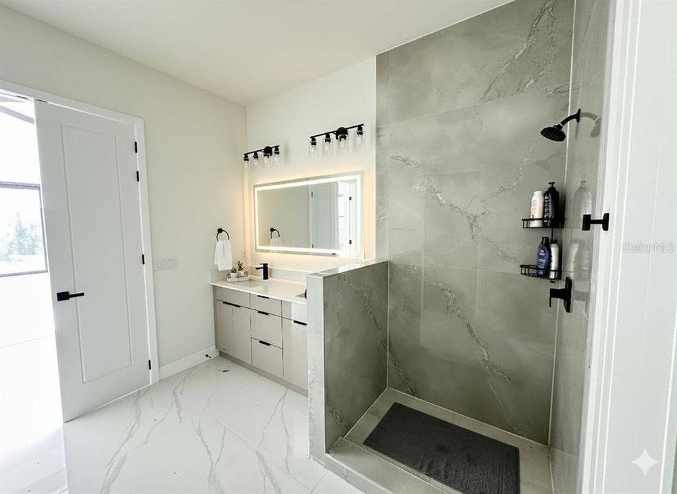 待售: $435,000 (4 贝兹, 3 浴室, 2153 平方英尺)