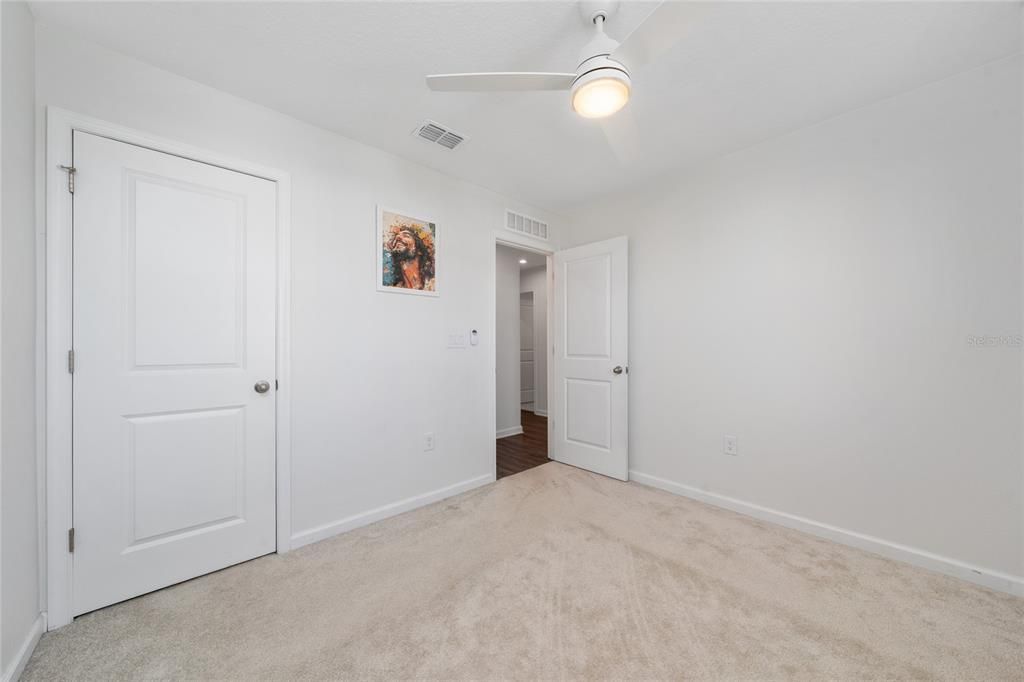 出租: $3,200 (4 贝兹, 2 浴室, 2048 平方英尺)