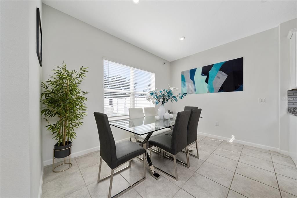 出租: $3,200 (4 贝兹, 2 浴室, 2048 平方英尺)