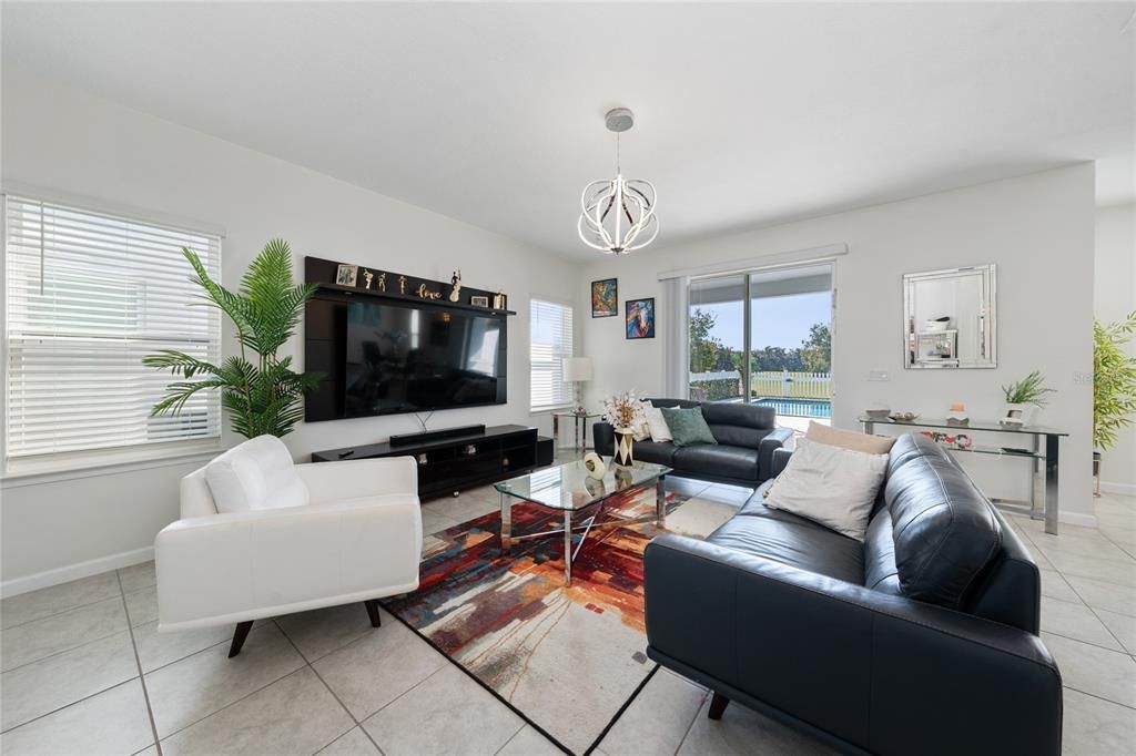 出租: $3,200 (4 贝兹, 2 浴室, 2048 平方英尺)