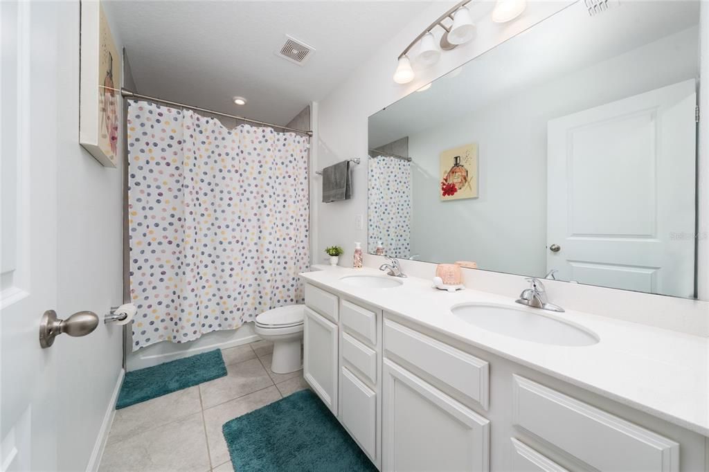 出租: $3,200 (4 贝兹, 2 浴室, 2048 平方英尺)