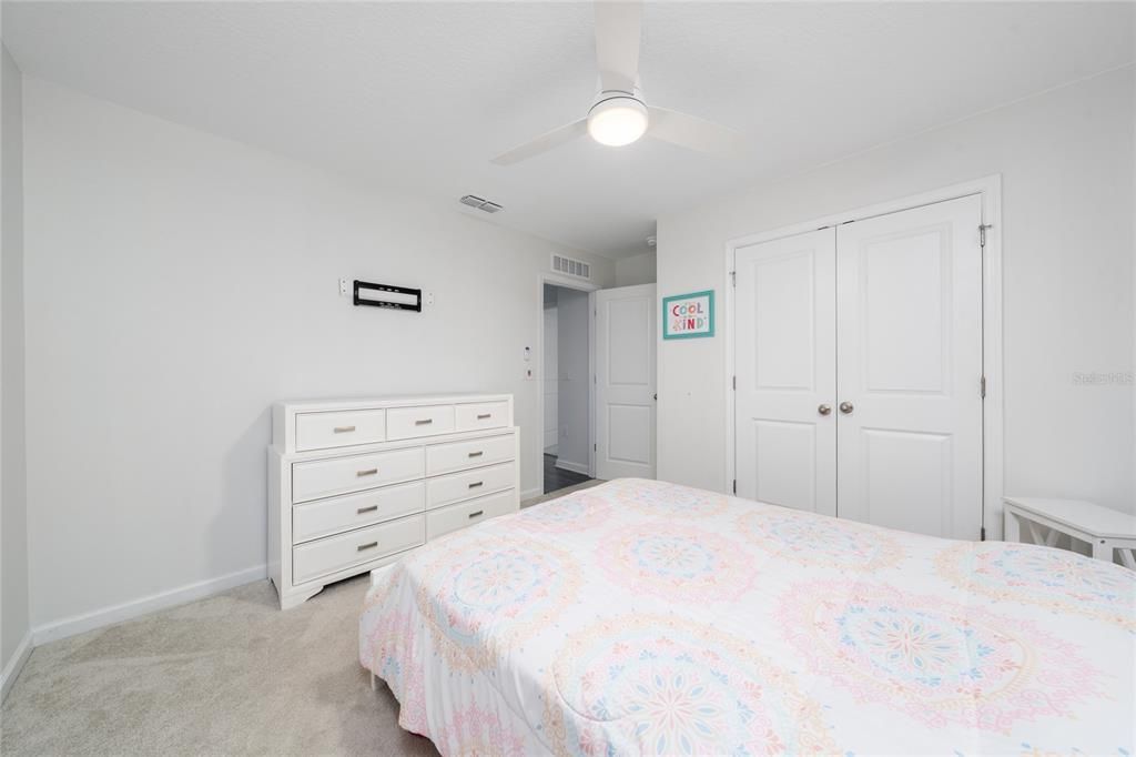 出租: $3,200 (4 贝兹, 2 浴室, 2048 平方英尺)