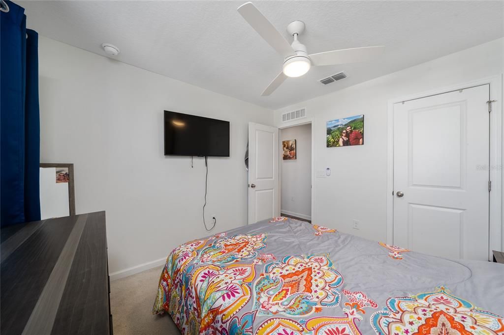 出租: $3,200 (4 贝兹, 2 浴室, 2048 平方英尺)