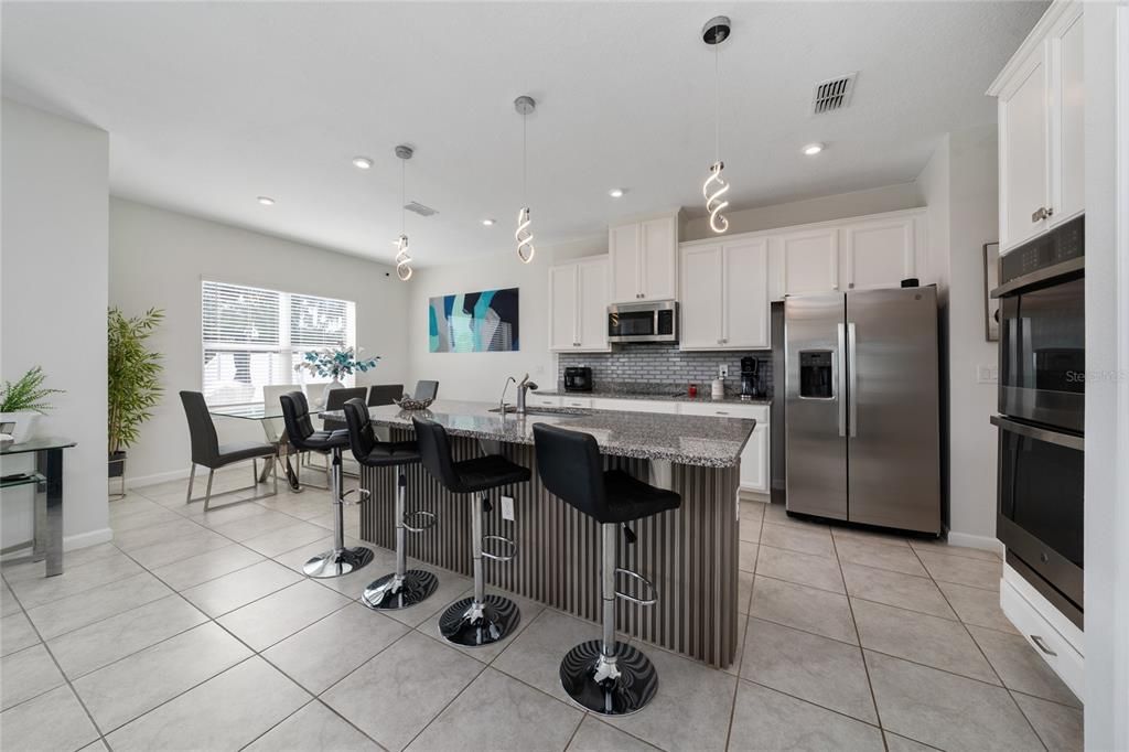 出租: $3,200 (4 贝兹, 2 浴室, 2048 平方英尺)