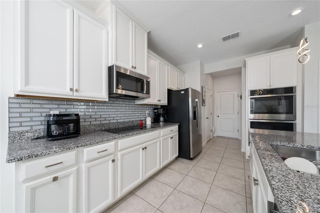 出租: $3,200 (4 贝兹, 2 浴室, 2048 平方英尺)