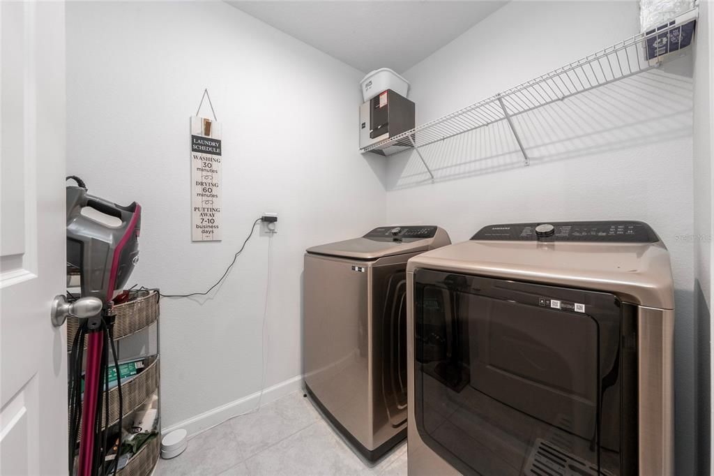 出租: $3,200 (4 贝兹, 2 浴室, 2048 平方英尺)