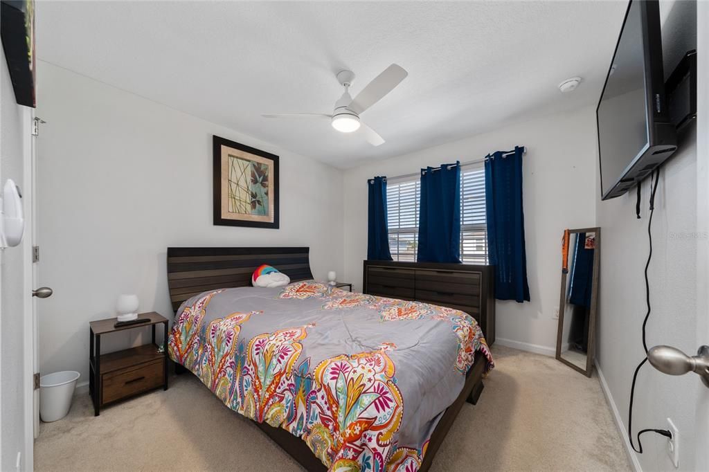 出租: $3,200 (4 贝兹, 2 浴室, 2048 平方英尺)