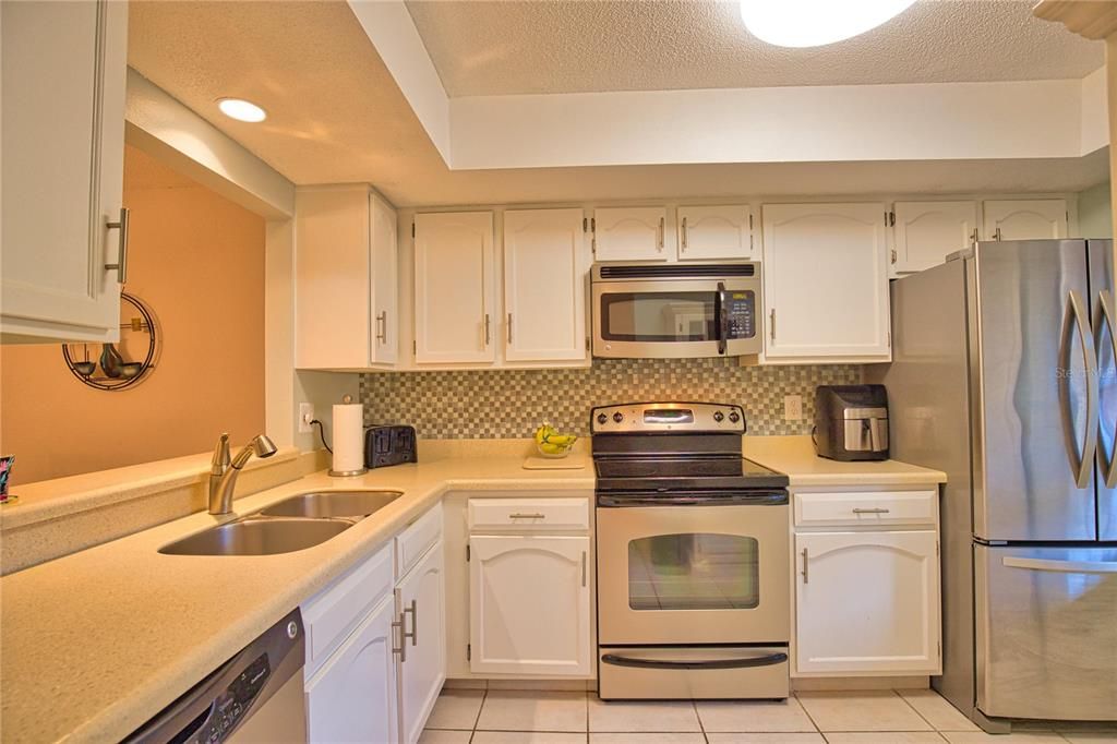 На продажу: $249,900 (2 спален, 2 ванн, 1064 Квадратных фут)