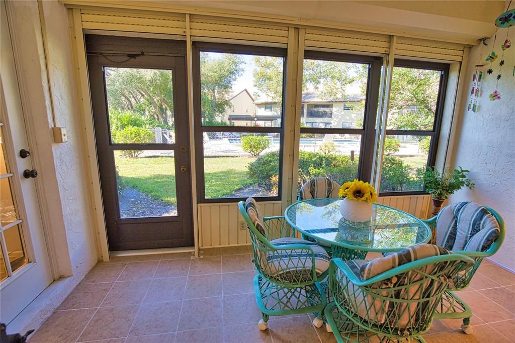 На продажу: $249,900 (2 спален, 2 ванн, 1064 Квадратных фут)