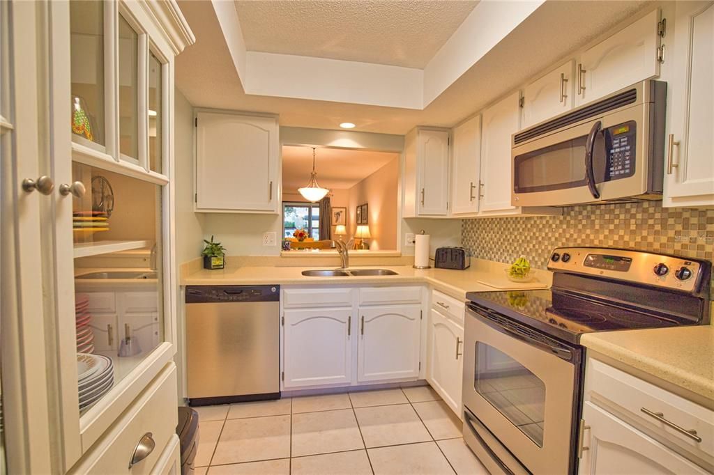 На продажу: $249,900 (2 спален, 2 ванн, 1064 Квадратных фут)