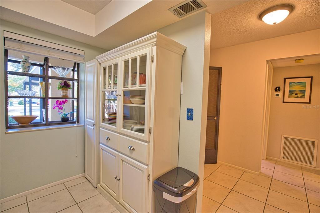 На продажу: $249,900 (2 спален, 2 ванн, 1064 Квадратных фут)