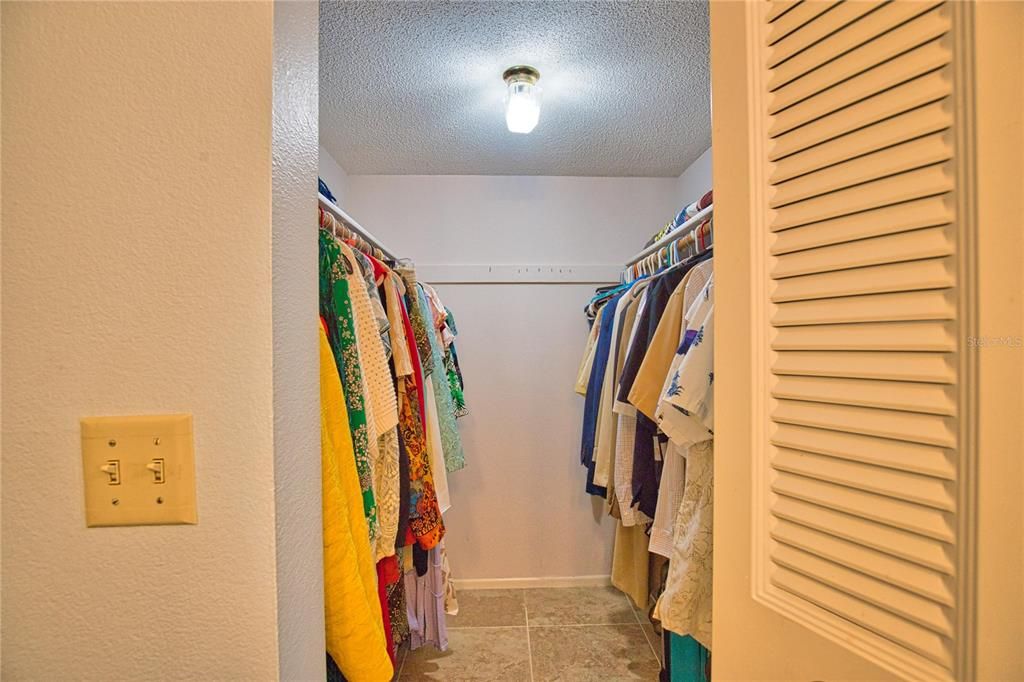 На продажу: $249,900 (2 спален, 2 ванн, 1064 Квадратных фут)