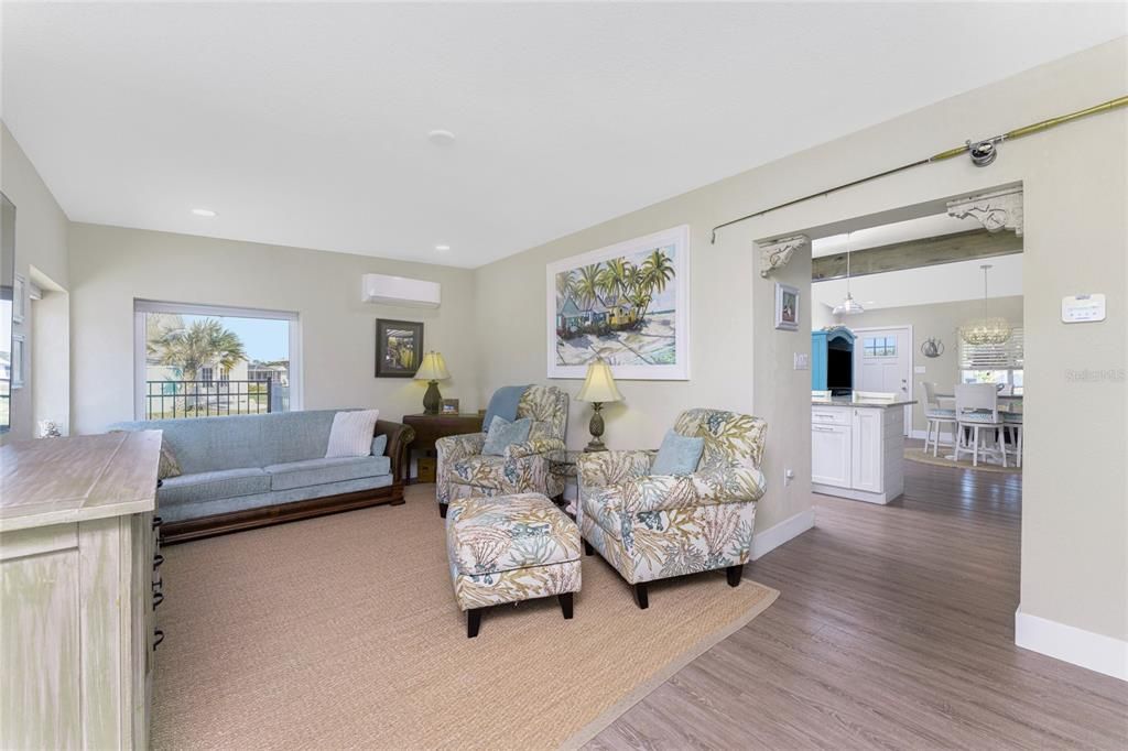 На продажу: $749,000 (2 спален, 2 ванн, 1216 Квадратных фут)