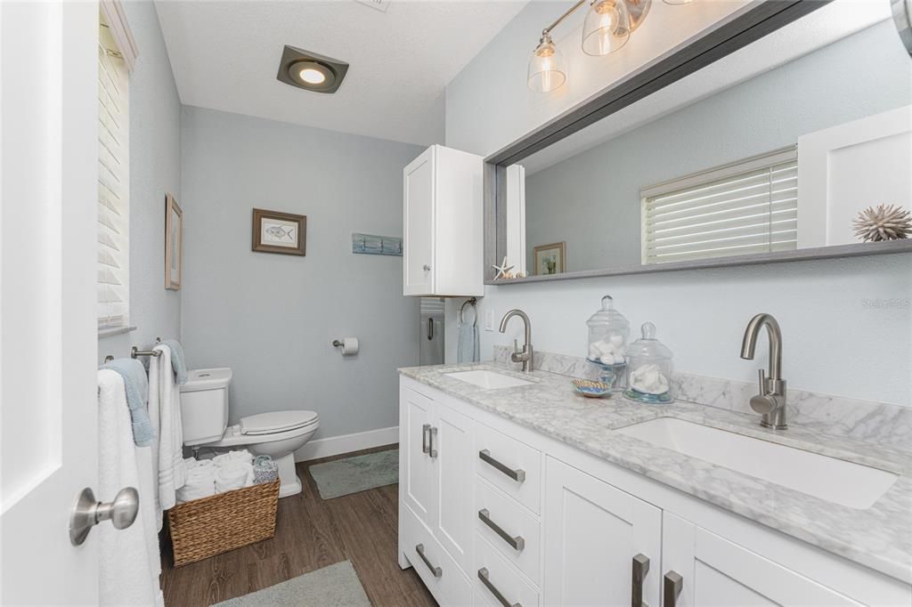 На продажу: $749,000 (2 спален, 2 ванн, 1216 Квадратных фут)