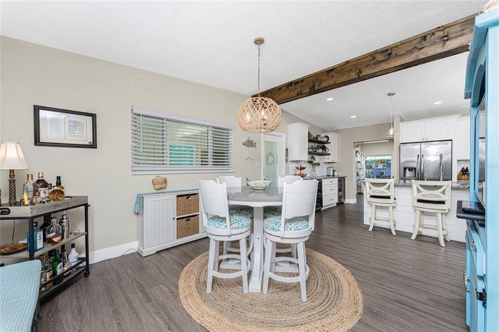 На продажу: $749,000 (2 спален, 2 ванн, 1216 Квадратных фут)