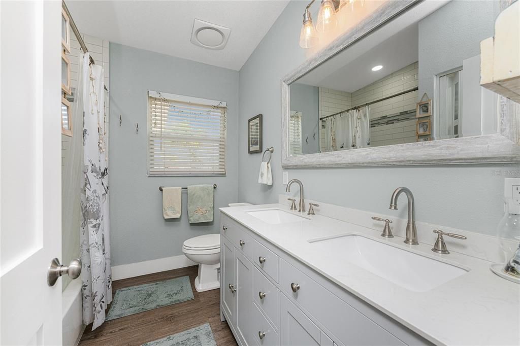 На продажу: $749,000 (2 спален, 2 ванн, 1216 Квадратных фут)