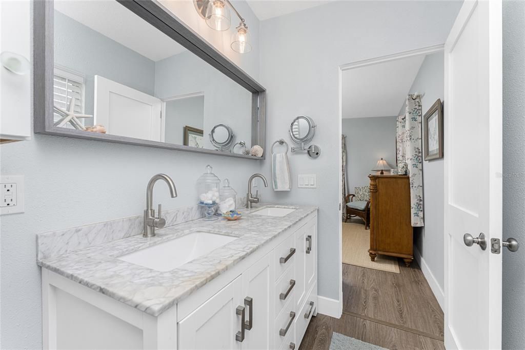 На продажу: $749,000 (2 спален, 2 ванн, 1216 Квадратных фут)