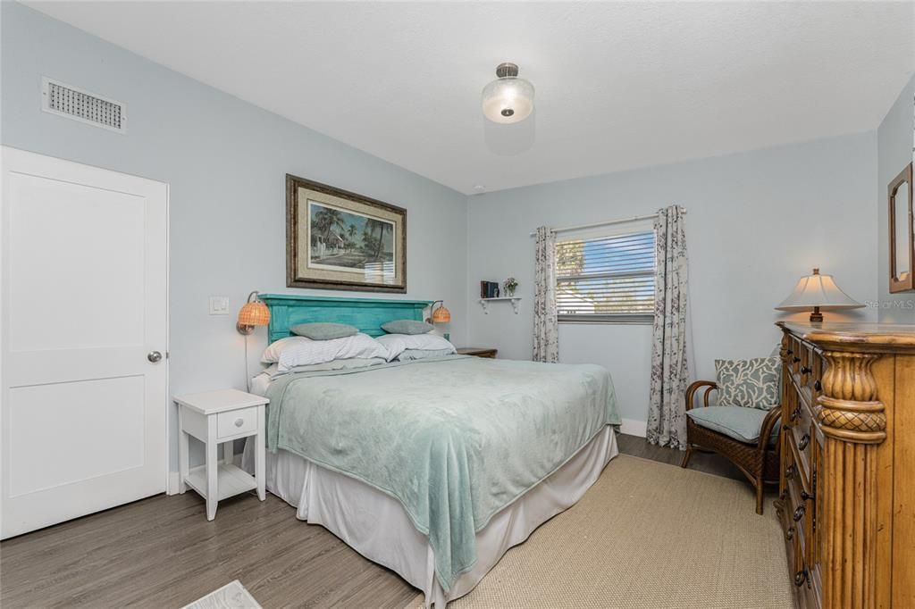 На продажу: $749,000 (2 спален, 2 ванн, 1216 Квадратных фут)