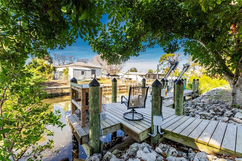 На продажу: $749,000 (2 спален, 2 ванн, 1216 Квадратных фут)