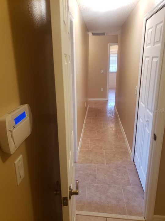 В аренду: $2,100 (4 спален, 2 ванн, 2101 Квадратных фут)