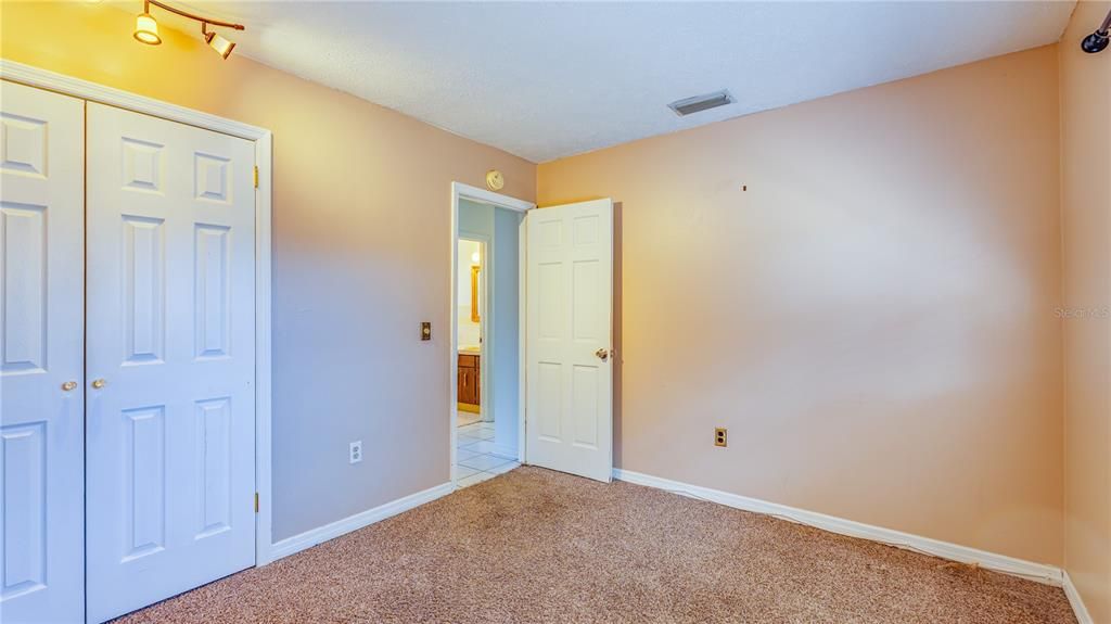 待售: $330,000 (4 贝兹, 2 浴室, 1482 平方英尺)